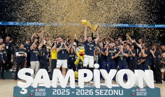 Basketbol Süper Ligi’nde şampiyon Fenerbahçe Beko kupasını aldı