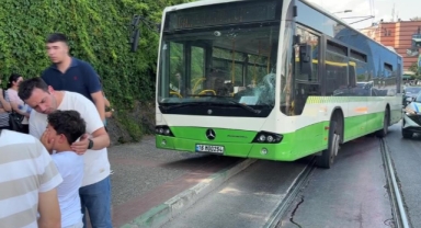 Bursa'da anne ve bebeğine otobüs çarptı: 2 yaralı
