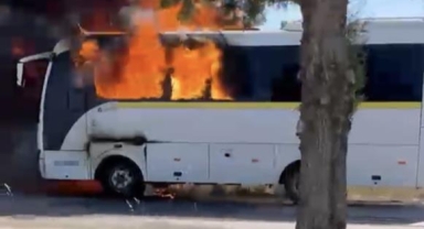 Bursa'da servis otobüsü alevlere teslim oldu