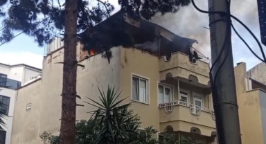 Çatı yangını mahallede paniğe neden oldu