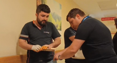 Çiviyi tahta yerine eline çaktı hastaneye kaldırıldı