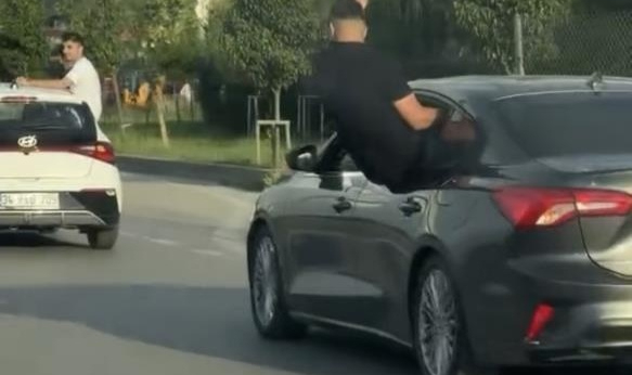 Düğün konvoyunda tehlikeli yolculuk