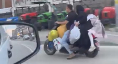 Elektrikli scooter üzerindeki tehlikeli yolculuk