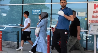 Elini makineye kaptıran işçinin parmağı koptu