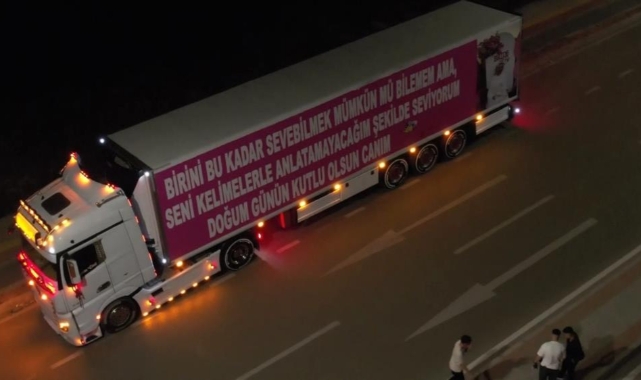 Eşinin doğum günü için 25 metrelik tırı kapladı