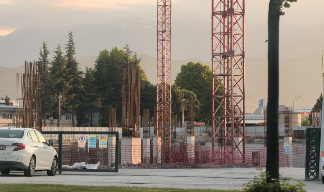 Fabrika inşaatında iş kazası: 1 yaralı