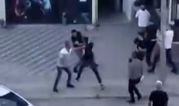 Kemer ve ıstakalarla birbirlerine saldırdılar