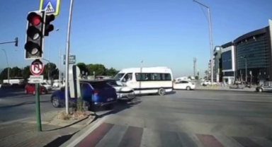 Kırmızı ışık ihlali kazaya neden oldu