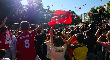 Milli maçta Bursa tek yürek oldu