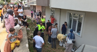 Orhangazi'de otomobil apartman bahçesine uçtu 