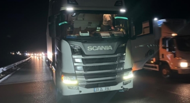 Otobanda tırın çarptığı şahıs hayatını kaybetti