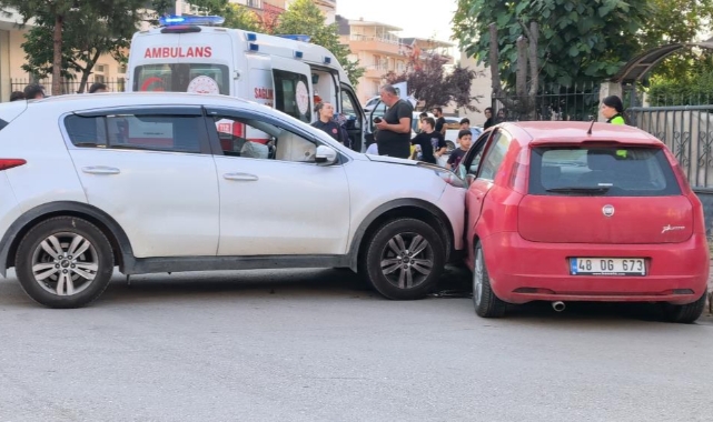 Otomobil ile cip çarpıştı: 4 yaralı