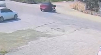 Otomobille çarpışan motosikletli yaralandı