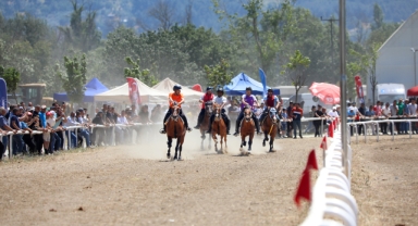 Rahvan at yarışları nefes kesti