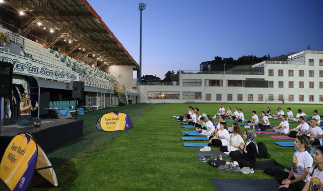 Sağlıklı yaşlanma için yoga yaptılar