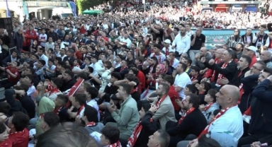 Sandalyeni kap gel milli heyecana ortak ol