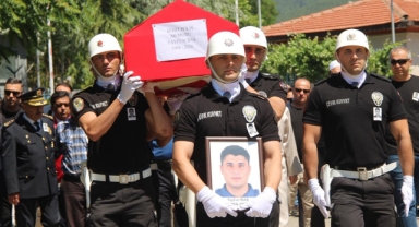 Şehit polise eşinden yürekleri dağlayan veda