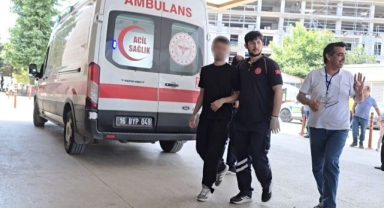 Sınavda rahatsızlanan genç hastaneye kaldırıldı