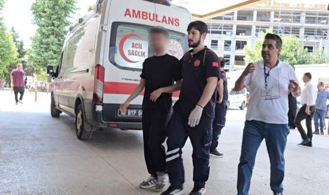 Sınavda rahatsızlanan genç hastaneye kaldırıldı