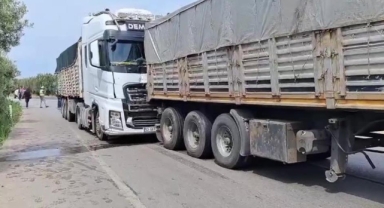 Tırlar çarpıştı facianın eşiğinden dönüldü