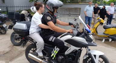 Yanlış okula gelen adayların yardımına polis koştu