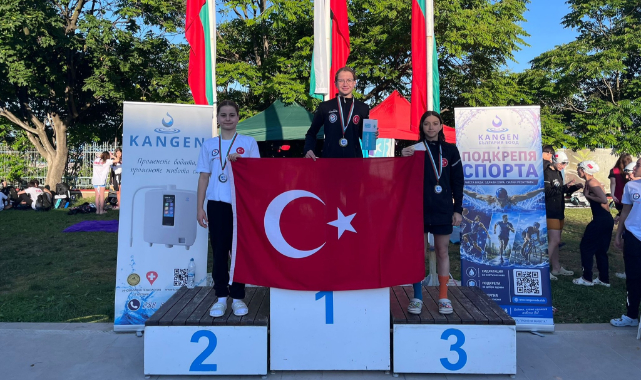 Yıldırımlı yüzücüler Türkiye'nin gururu oldu