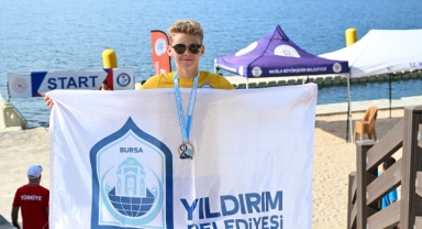 Yıldırımlı yüzücülerden Milli gurur