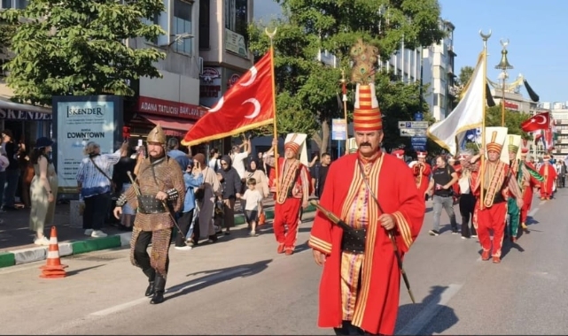 38. Uluslararası Altın Karagöz Halk Dansları Yarışması kortejle başladı