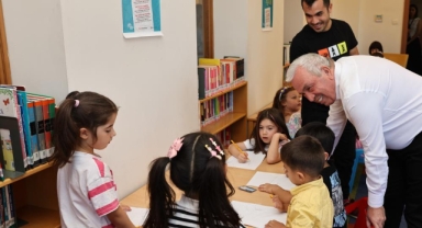 Başkan Özdemir çocuklar ve ebeveynleri ile kütüphane buluştu