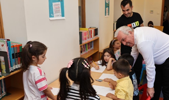 Başkan Özdemir çocuklar ve ebeveynleri ile kütüphane buluştu