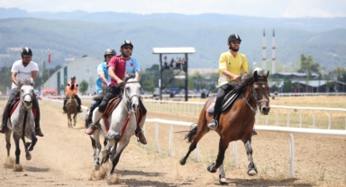 Başkan Vekili Biba geleneksel Rahvan At Yarışını izledi