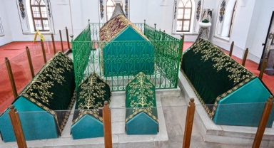 Bursa’da hanedan türbelerindeki puşideler yenileniyor