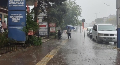 Bursa'da yollar göle döndü vatandaşlar zor anlar yaşadı
