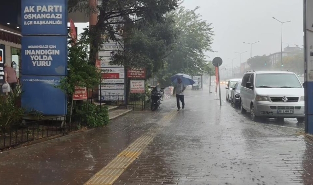 Bursa'da yollar göle döndü vatandaşlar zor anlar yaşadı