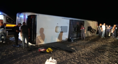 Bursa-Kars seferini yapan yolcu otobüsü Kırıkkale'de devrildi: 40 yaralı