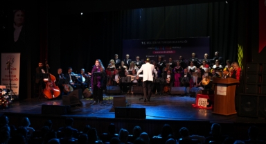 Bursa Kültür Yolu Festivali'nde “Yeşilçam Şarkıları” ile nostalji rüzgarı estirdi