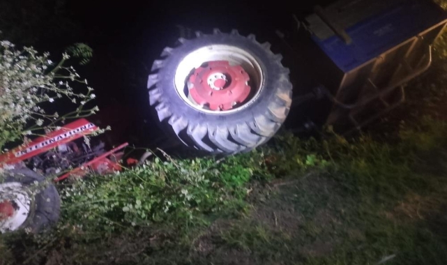 Devrilen traktörün sürücüsü ağır yaralandı