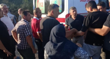 Freni boşalan traktörünün altında kalan sürücü ağır yaralandı