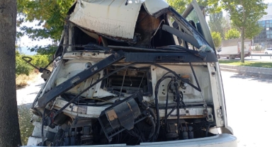 Freni patlayan kamyon 2 araca çarptı; 3 kişi yaralandı