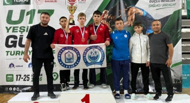 Güreş'te Yıldırım fırtınası