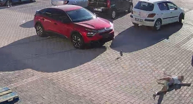 İnegöl'de otomobilin çarptığı çocuk ağır yaralandı