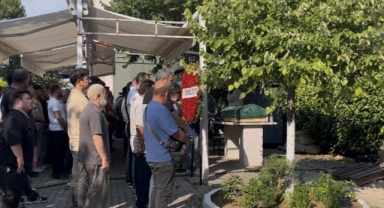 Kazazedeye yardım ederken ölen genç toprağa verildi
