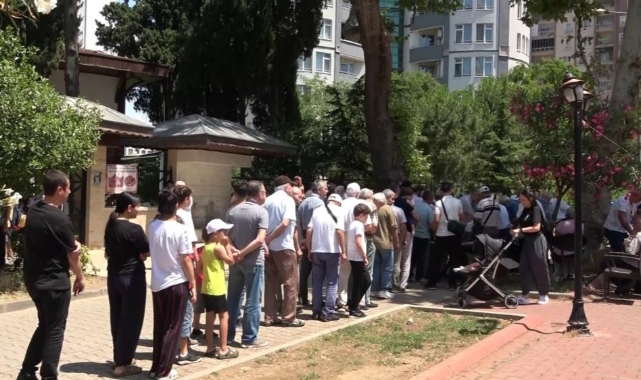 Kiremitçi Sinanbey Cami'de bin 500 kişilik aşure ikramı