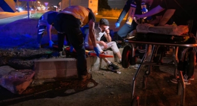 Kontrolden çıkan motosiklet yön levhasına çarptı