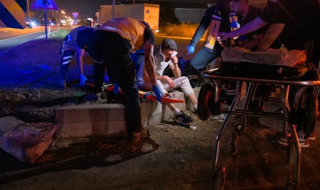 Kontrolden çıkan motosiklet yön levhasına çarptı