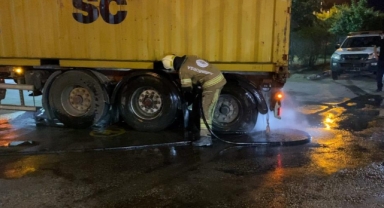 Lastik sebebiyle yanan tırı 10 kilometre sürüp itfaiyeye yetiştirdi