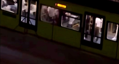 Metro istasyonunda tekmeli yumruklu kavga