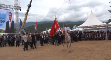Milli Eğitim Bakanı Tekin Bursa'da Büyük Erzurum Yayla Şenliği'ne katıldı