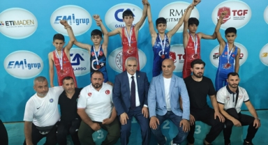 Minikler Güreş Türkiye Şampiyonası’na büyükşehir damgası!