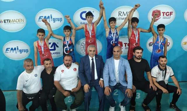 Minikler Güreş Türkiye Şampiyonası’na büyükşehir damgası!